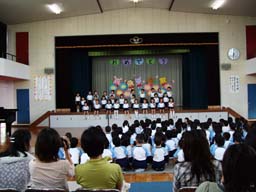 梅花幼稚園　４・５月生まれさんのお誕生会